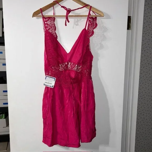 NWT Love Tree Fashion Women's Woven Solid Mini Cami Lace Trim Dress Size M NWT - Picture 4 of 7